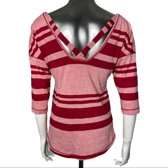 🛍️3/$40 Lole Stripe Poly Linen 3/4 Sleeve Back Detail Top Red Pink Extra Small - Picture 3 of 9